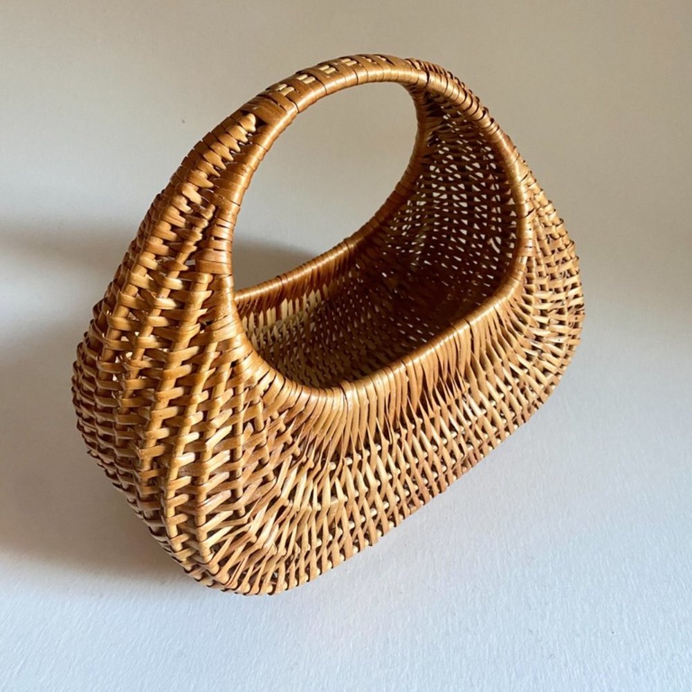 Large Vintage Handmade Wicker Market Handbag/Gondola Shape Basket, Cottage core - Picture 4 of 5
